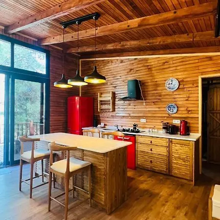 Panurla Ormanin Icinde, Yuezme Havuz&sauna * أورلا