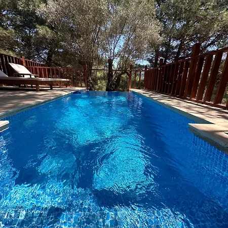 Panurla Ormanin Icinde, Yuezme Havuz&sauna بيت للعطل